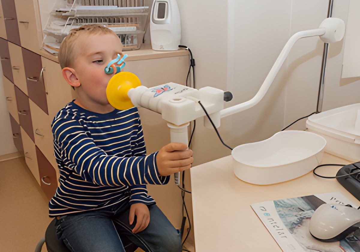 Chlapec při vyšetření plicních funkcí
